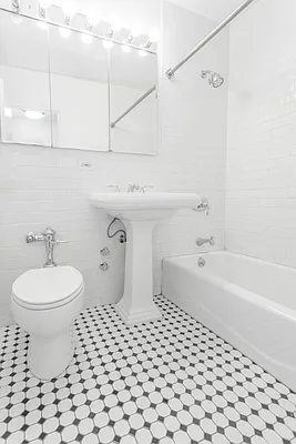 Rented by Olnick Organization | media 7