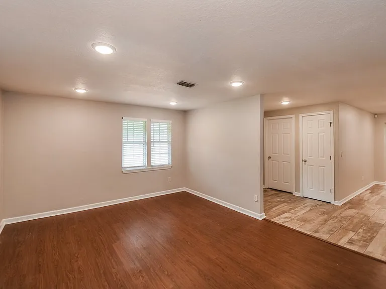 8109 Grampell Dr — Photo 5