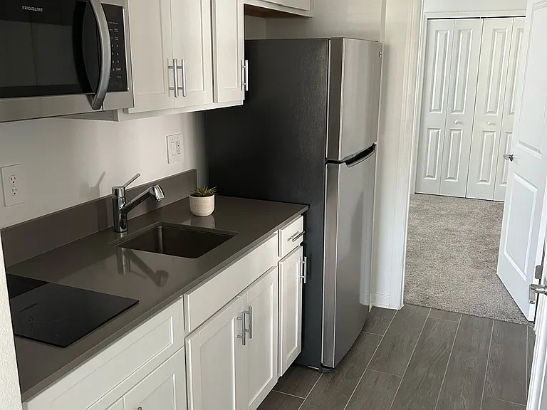 2887 Armstrong Ave — Photo 3
