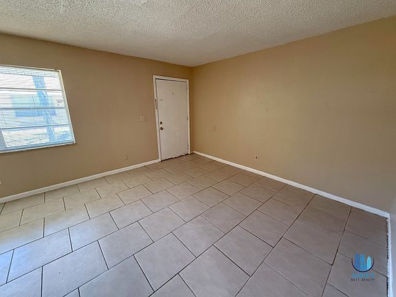 5th image of 221 NW Jefferson Cir N #16