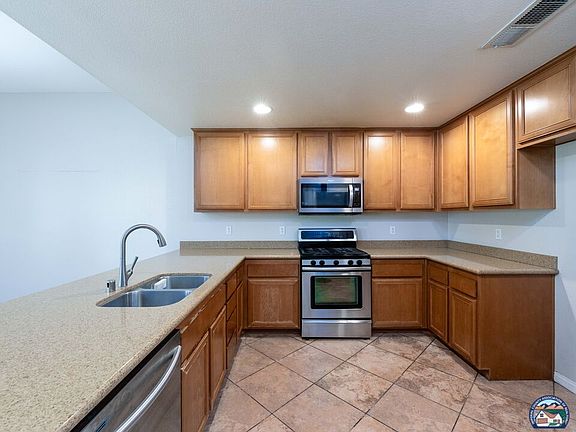 5th image of 798 Cameron Ct