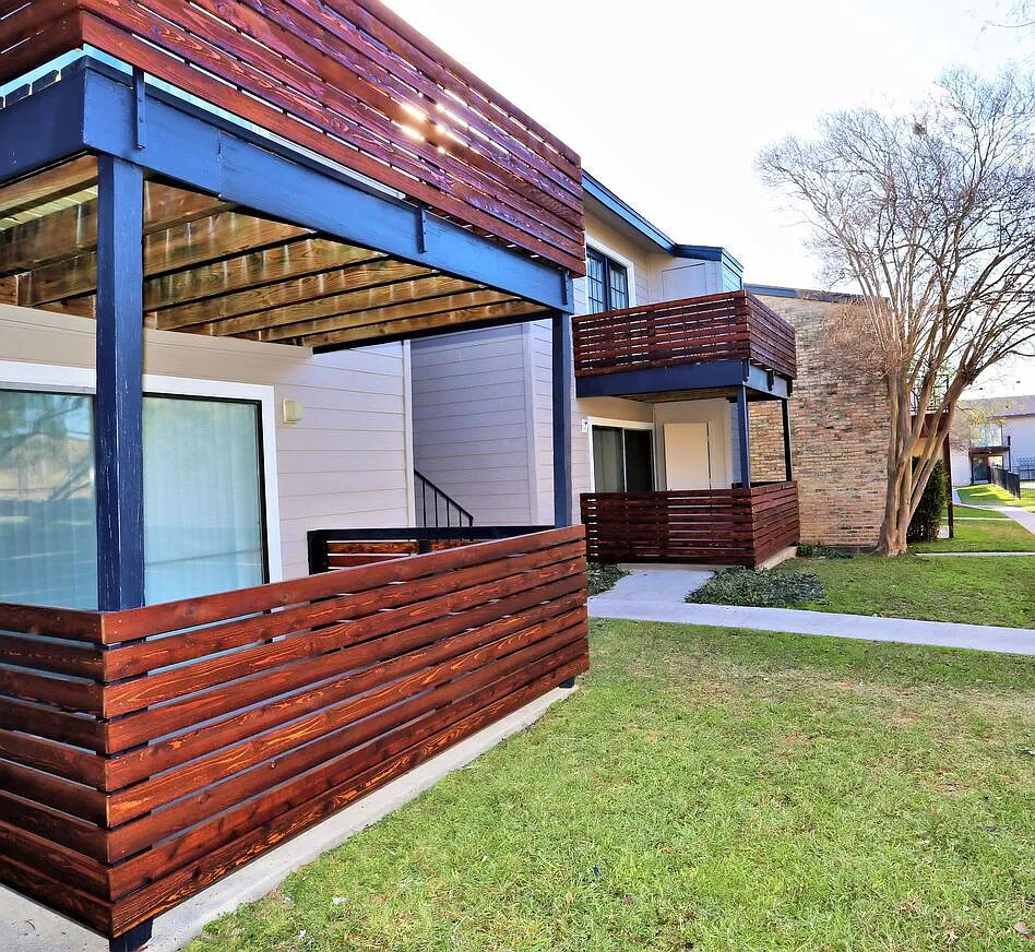 Alamo Estates — Photo 1