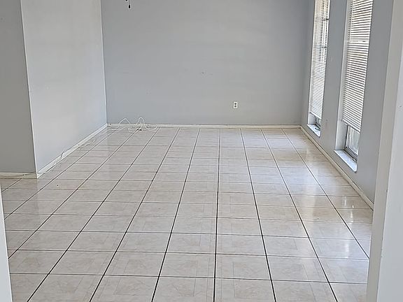 Family room can be a bedroom
