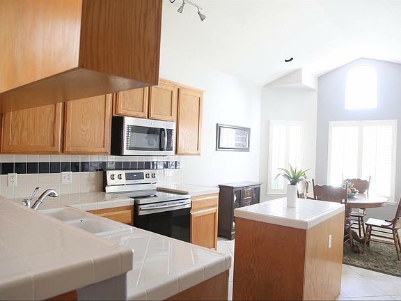 2nd image of 7296 N Laval Ave