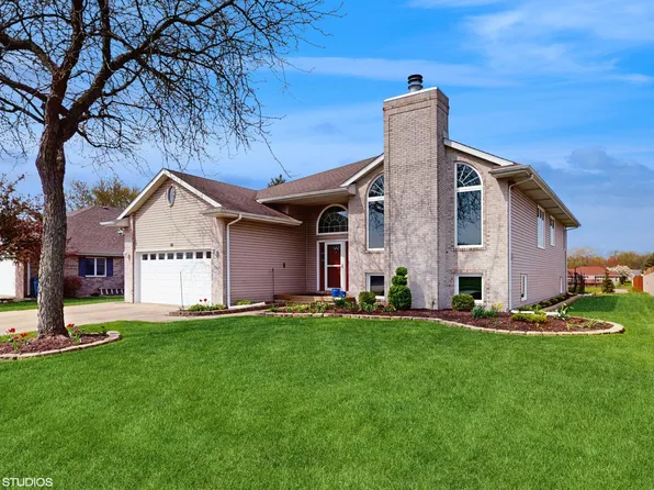 2966 Hawthorne Ln, Dyer, IN 46311