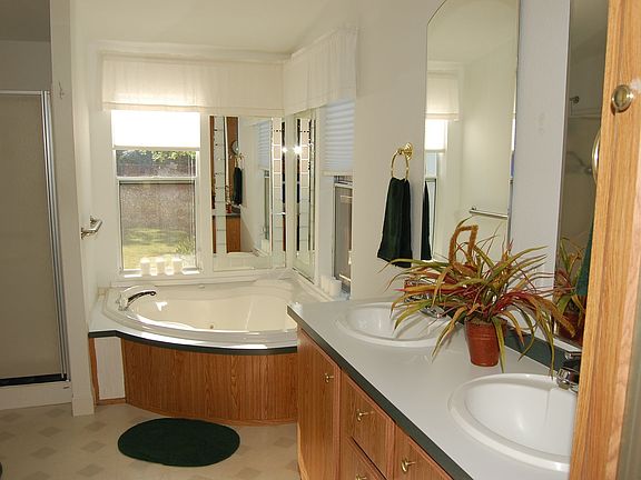 En-suite bath features a huge soak tub and walk-in shower!