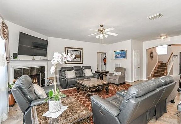4th image of 831 Deer Hollow Dr
