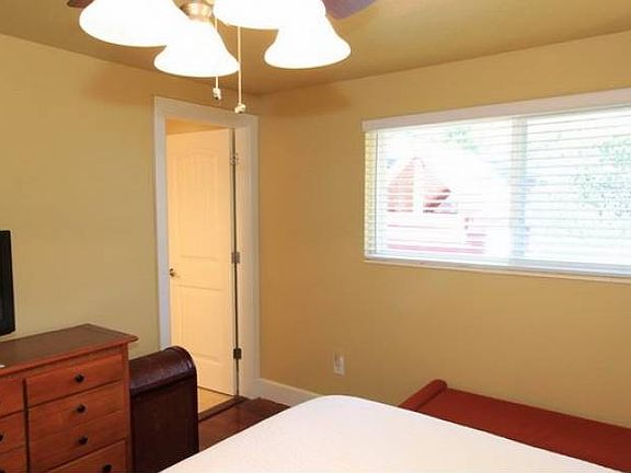 5th image of 1487 E Jamestown Dr