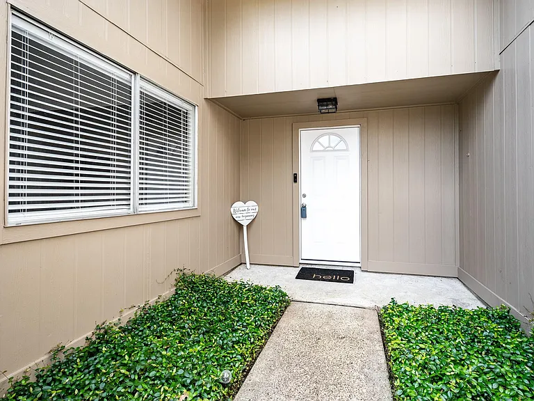 4218 Sequoia St — Photo 2