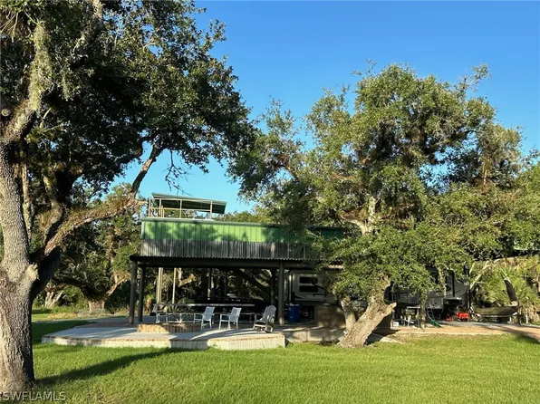 1069 Secretariat Dr, Labelle, FL 33935