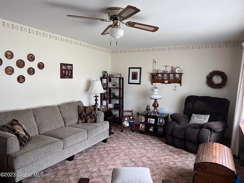 4th image of 440 Duglin Avenue