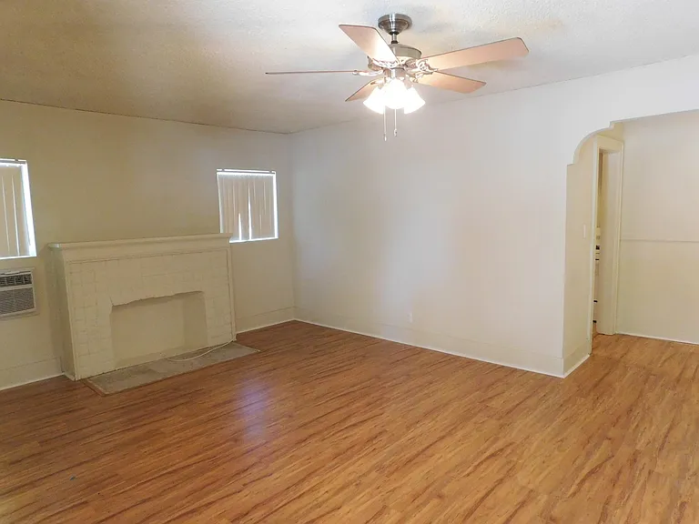 1250 E Villa St — Photo 3