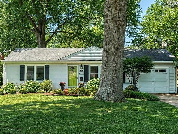2nd image of 1015 Meadowridge Dr
