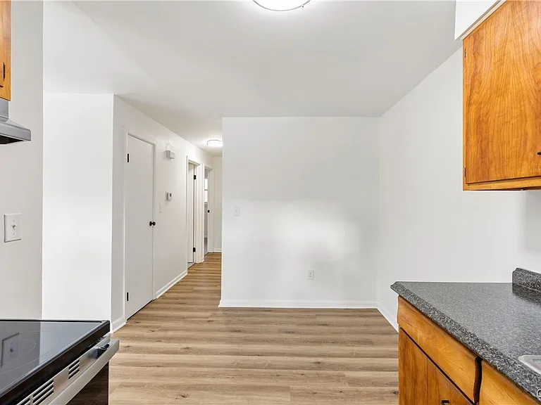 25 McPherson St — Photo 7