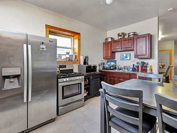 5th image of 1707 N Mayfield Ave