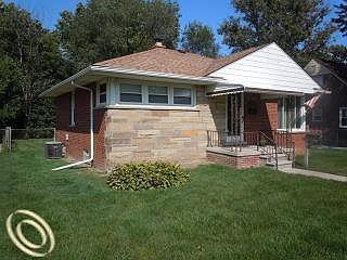 3rd image of 20455 Roscommon St