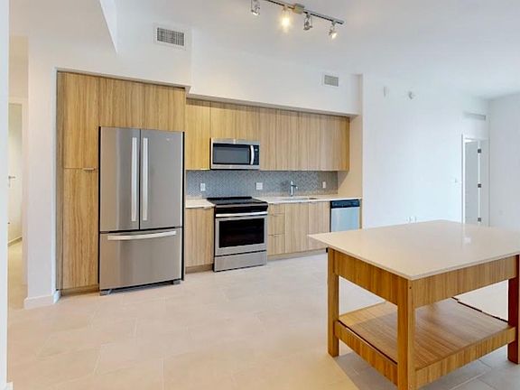 4th image of 2121 N Bayshore Dr APT 1008