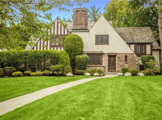 206 Overlook Rd, New Rochelle, NY 10804