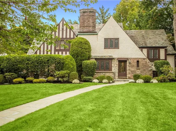 206 Overlook Road, New Rochelle, NY 10804