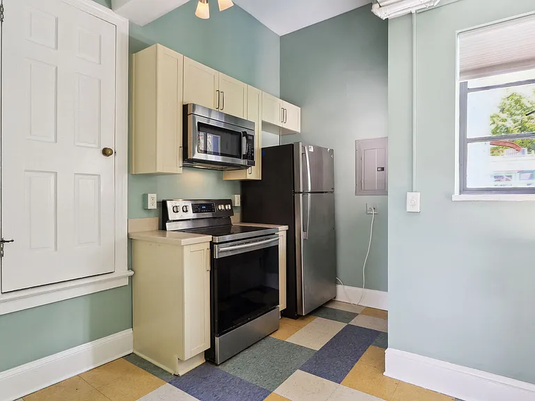 589 Auburn Ave NE #B — Photo 6