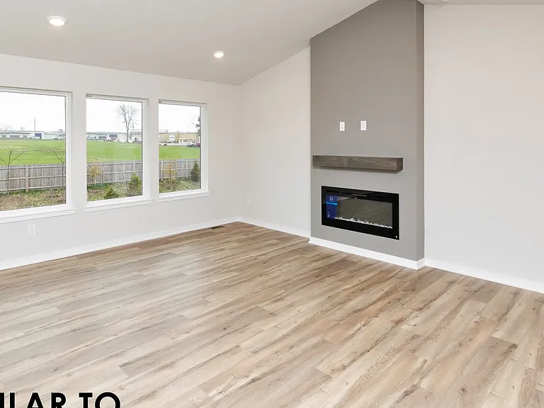 1131 NW Petersen Dr — Photo 5