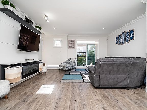 3rd image of 13898 64th Ave #27