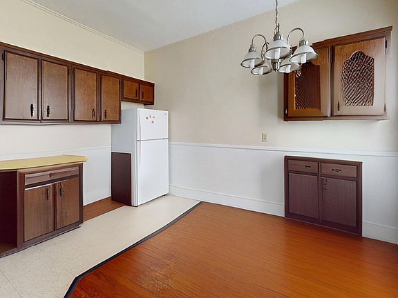 3rd image of 310 Willow St #1R