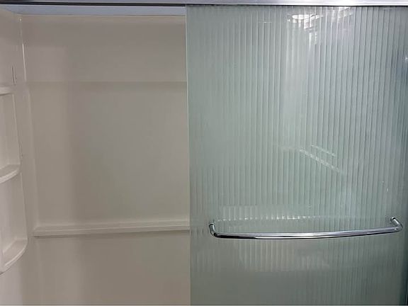 3rd image of 10 New Rd APT 5A