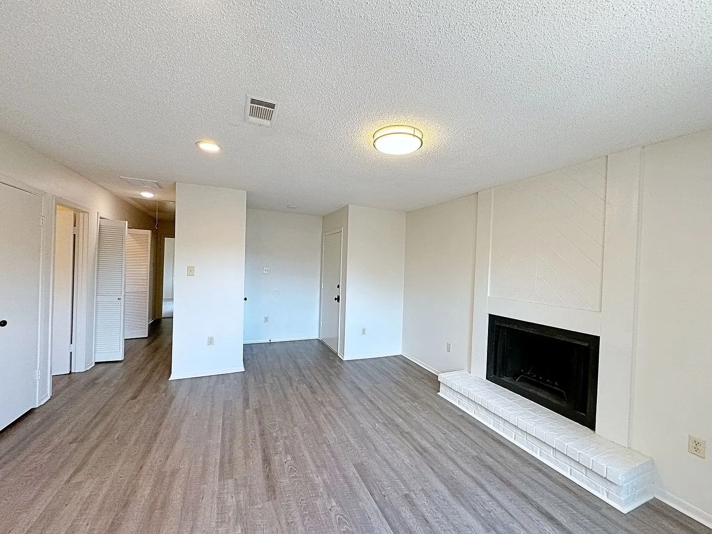 2 Bedroom Condo off Essen near local Hospitals — Photo 1
