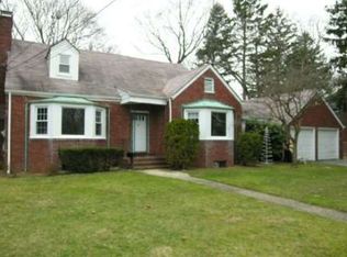 196 Maple Ave, Smithtown, NY 11787