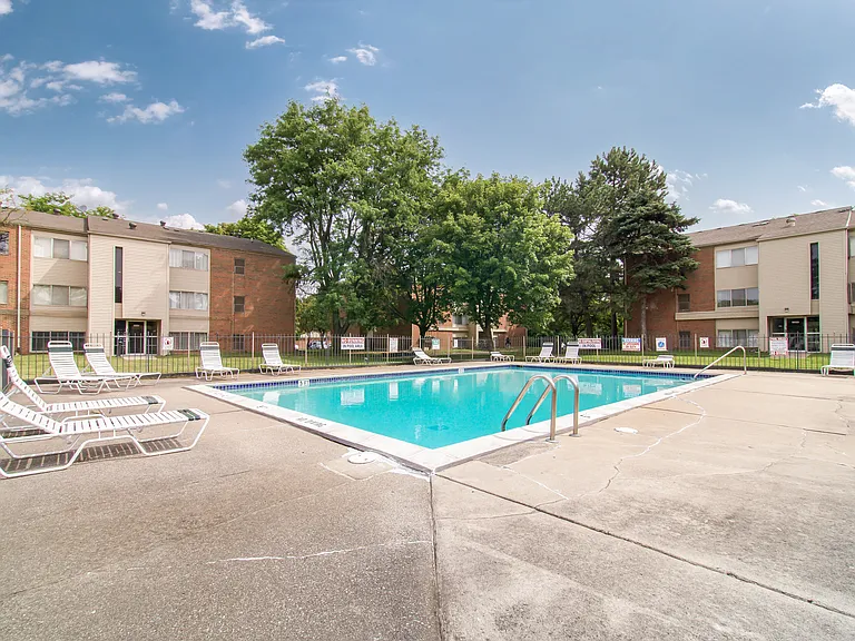 Garfield Park Apartments — Photo 20