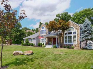 5 Sylvan Ct, Mahwah, NJ 07430