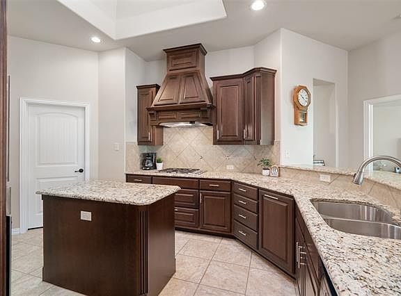5th image of 1409 Eastbrook Dr