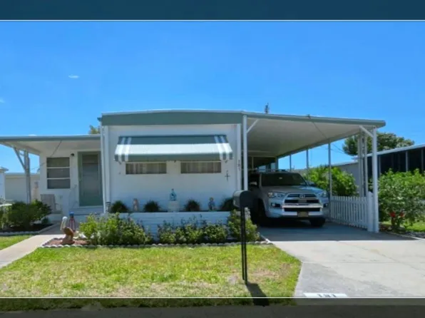 131 5th St W, Nokomis, FL 34275