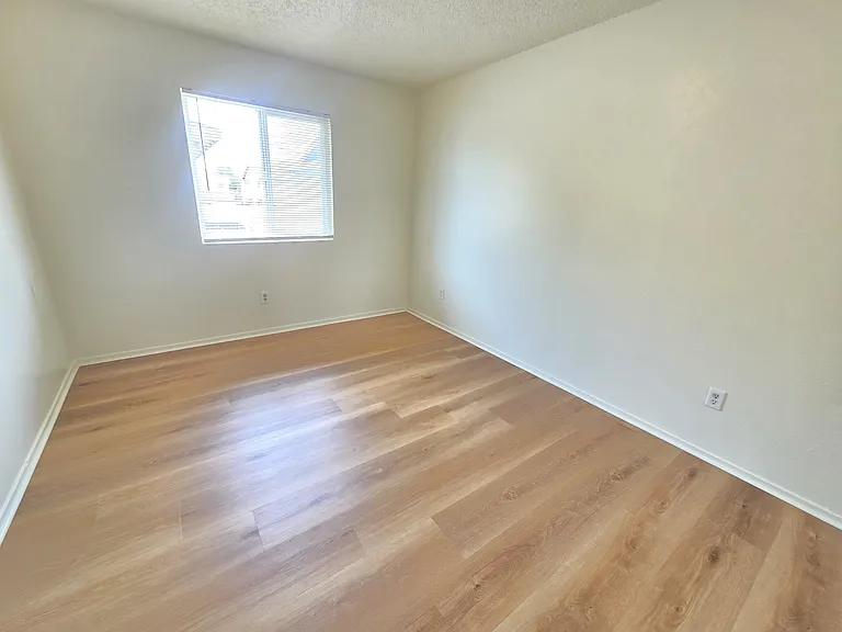 9825 N Loop Blvd #B — Photo 15