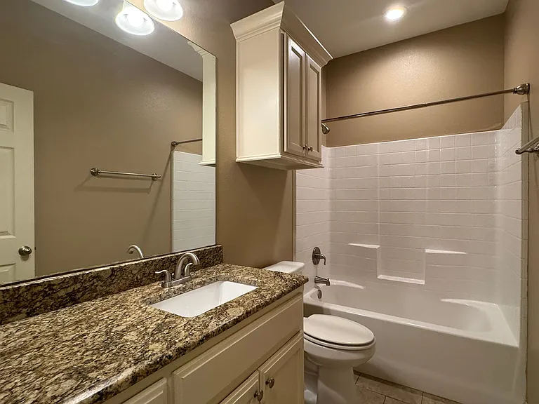 9100 Shadow Oak Dr — Photo 6