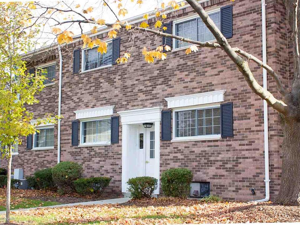 1st image of 556 E Fox Hills Dr