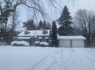 2540 Dunwoody Ave, Wayzata, MN 55391
