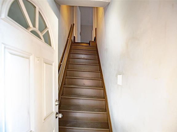 2nd image of 4966 Chippewa St