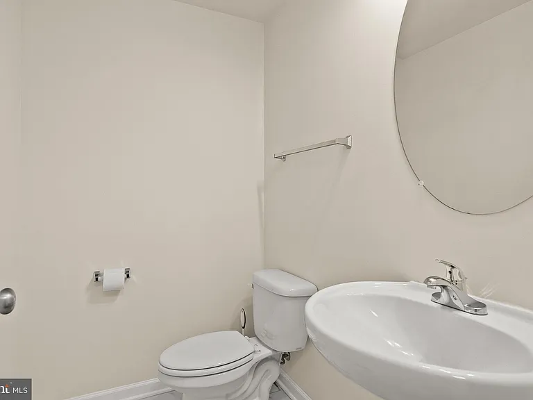 614 Savile Row Ter — Photo 10