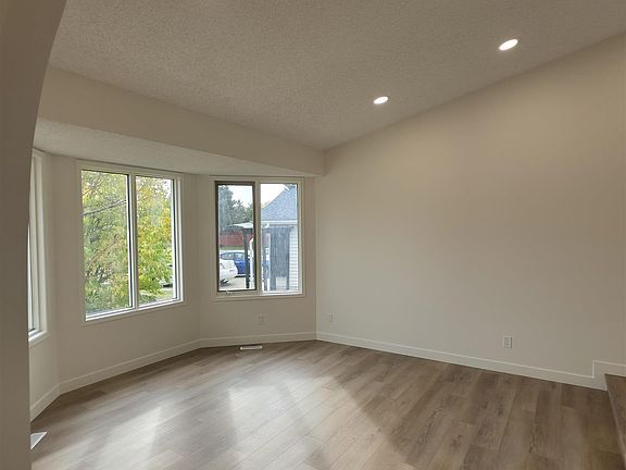 4th image of 4440 32nd St NW