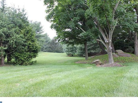 4th image of 624 Danbury Ct