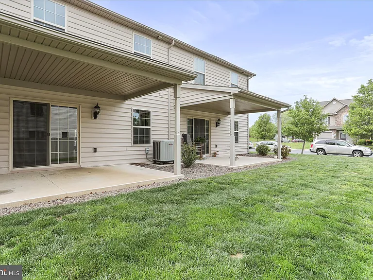 20 Delano Dr — Photo 35