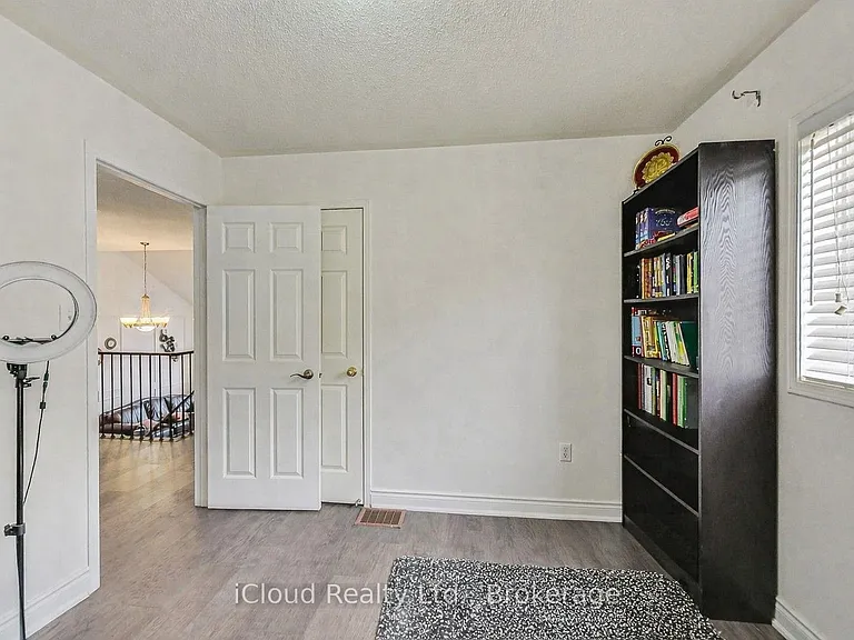 1013 McCuaig Dr — Photo 24