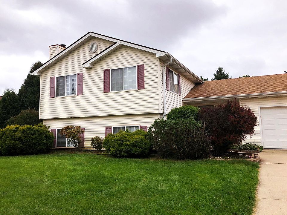 1st image of 1121 W Finch Ln