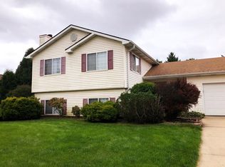 1121 W Finch Ln, Oak Creek, WI 53154