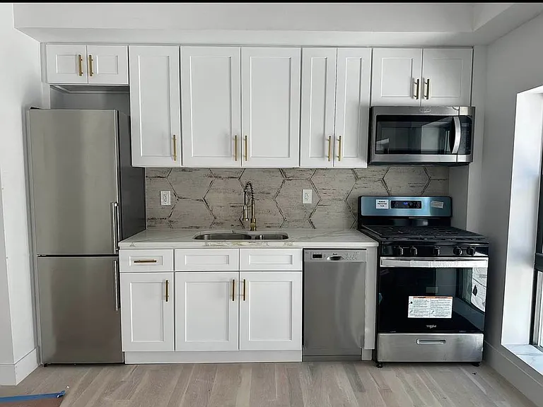 942 51st St #1L — Photo 1