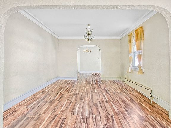3rd image of 4102 Avenue