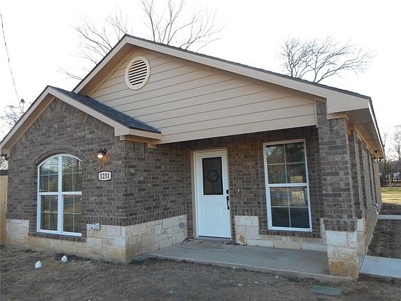 3rd image of 1231 Hillburn Dr