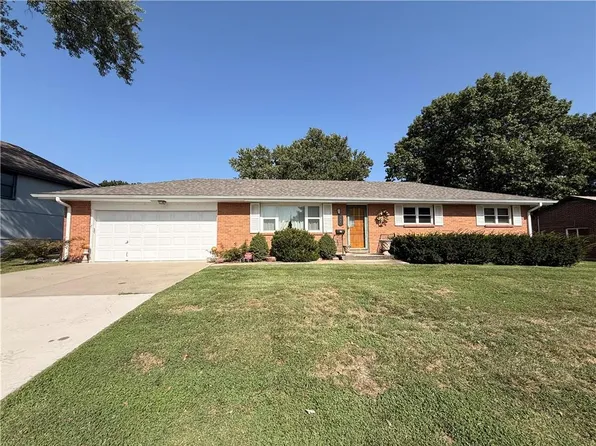 705 Quincy Blvd, Smithville, MO 64089
